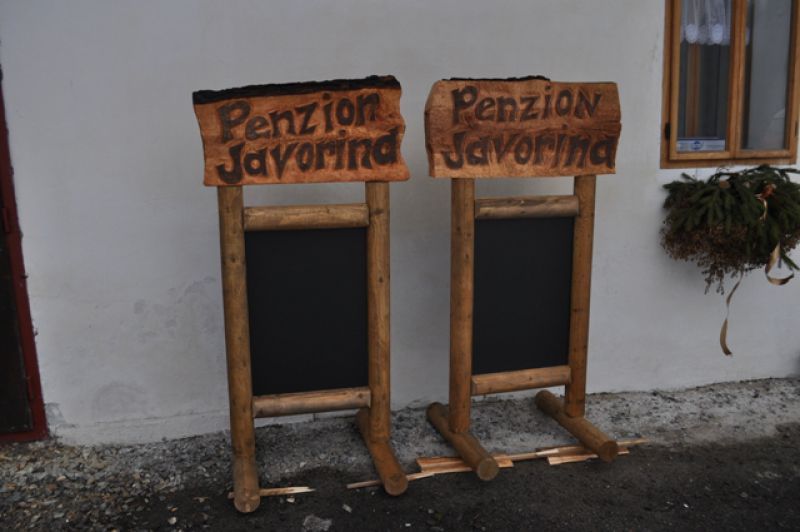 Informační panely před restauraci či penzion