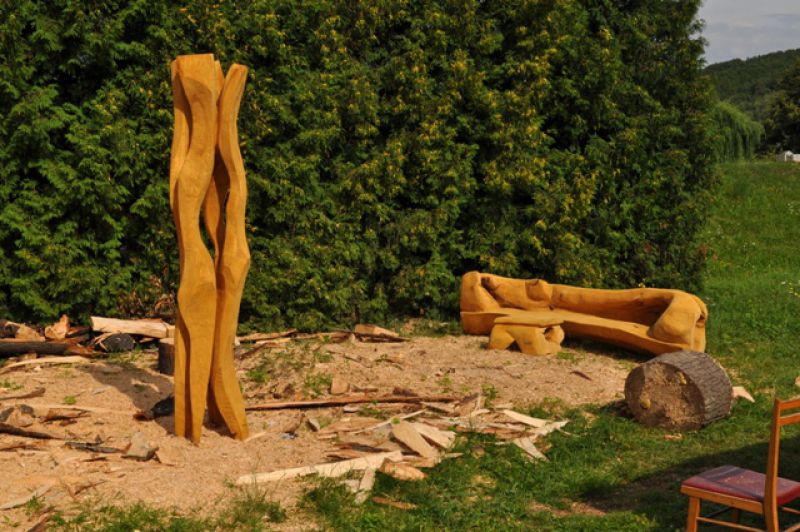 Dřevěné sochy pro tématickou stezku v obci Třemešná