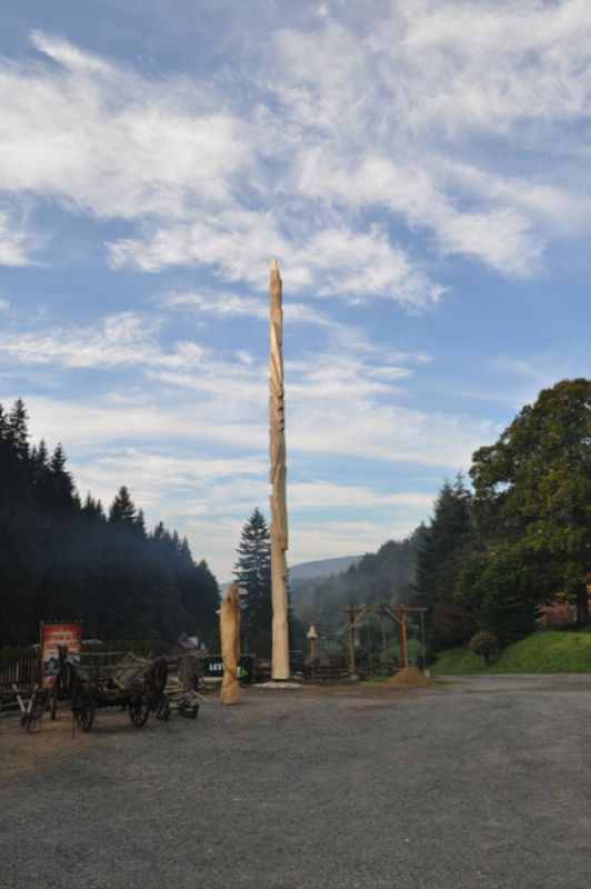 Nejvyšší socha z jednoho kusu dřeva v ČR a druhá nejvyšší na světě