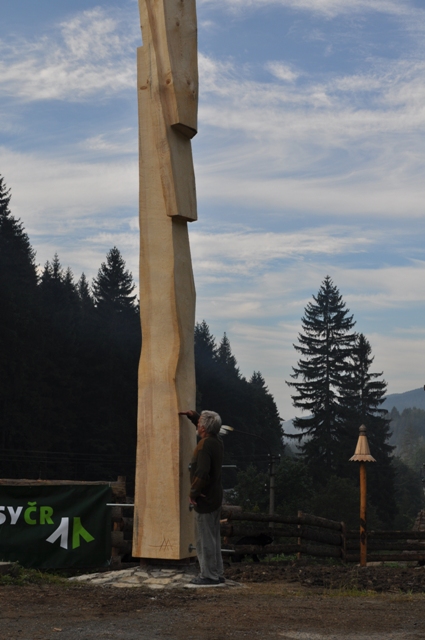 Nejvyšší socha z jednoho kusu dřeva v ČR a druhá nejvyšší na světě